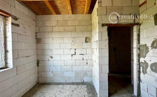 AKCIOVÁ CENA  - CESTICE - RD DOM NA KĽÚČ NOVOSTAVBA 4 IZBOVÉHO DOMU V NOVEJ LOKALITE.