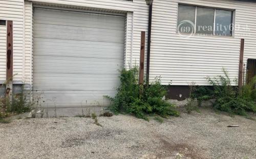 JAZERO - TEPLÁRENSKA - SKLADOVÁ HALA 450 M2 + 80 M2 SUTERÉN VÝBORNÝ STAV, POZEMOK 500 M2.