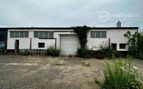 JAZERO - TEPLÁRENSKA - SKLADOVÁ HALA 450 M2 + 80 M2 SUTERÉN VÝBORNÝ STAV, POZEMOK 500 M2.