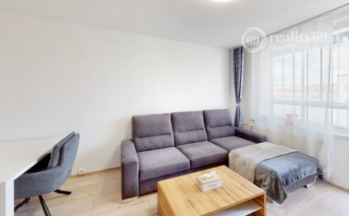 KUZMÁNYHO - BRANISKOVÁ KOMPLETNE ZREKONŠTRUOVANÝ 2 IZBOVÝ BYT V TOP LOKALITE 52 M2 S LODŽIOU.