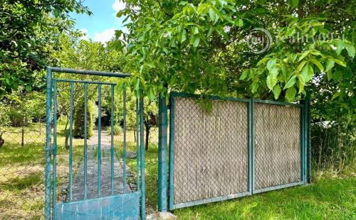 VYŠNÁ HUTKA -  DREVENÁ CHATA S KUCHYNKOU, TERASA, SKLAD, UPRAVENÝ POZEMOK.