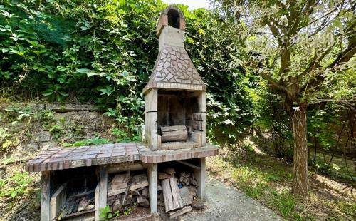 VYŠNÁ HUTKA -  DREVENÁ CHATA S KUCHYNKOU, TERASA, SKLAD, UPRAVENÝ POZEMOK.