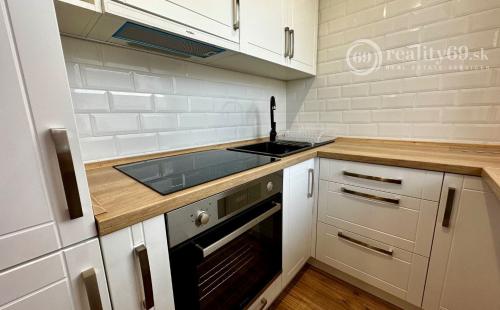 TERASA - LABORECKÁ 1 - IZBOVÝ BYT PO KOMPLETNEJ REKONŠTRUKCII