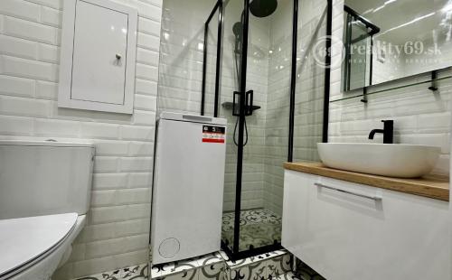 TERASA - LABORECKÁ 1 - IZBOVÝ BYT PO KOMPLETNEJ REKONŠTRUKCII