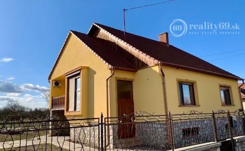 MAĎARSKO - SZENDRO PEKNÝ 3 IZBOVÝ RODINNÝ DOM PO REKONŠTRUKCII