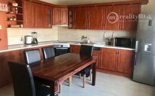 MAĎARSKO - SZENDRO PEKNÝ 3 IZBOVÝ RODINNÝ DOM PO REKONŠTRUKCII