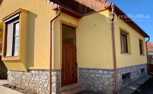 MAĎARSKO - SZENDRO PEKNÝ 3 IZBOVÝ RODINNÝ DOM PO REKONŠTRUKCII