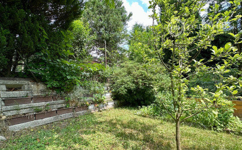 VYŠNÁ HUTKA -  DREVENÁ CHATA S KUCHYNKOU, TERASA, SKLAD, UPRAVENÝ POZEMOK.