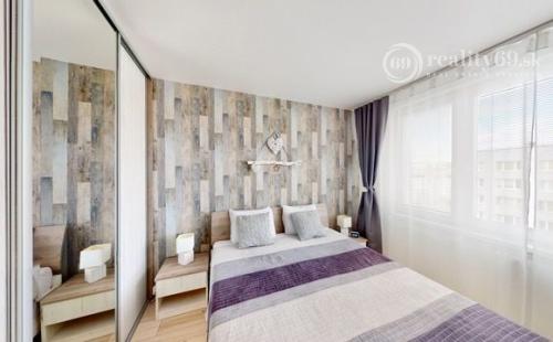 KUZMÁNYHO - BRANISKOVÁ KOMPLETNE ZREKONŠTRUOVANÝ 2 IZBOVÝ BYT V TOP LOKALITE 52 M2 S LODŽIOU.