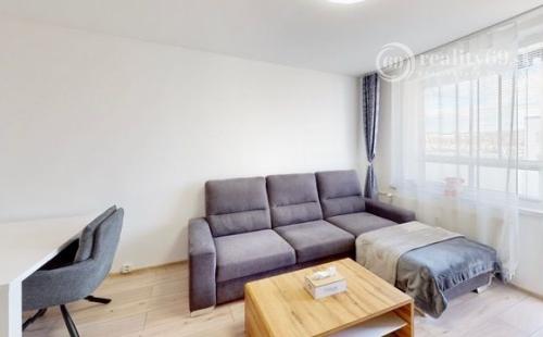 KUZMÁNYHO - BRANISKOVÁ KOMPLETNE ZREKONŠTRUOVANÝ 2 IZBOVÝ BYT V TOP LOKALITE 52 M2 S LODŽIOU.