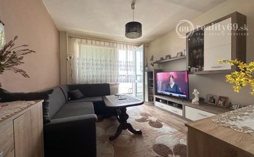 JAZERO - AMURSKÁ - 1 IZBOVÝ BYT/GARSÓNKA S LODŽIOU, PO REKONŠTRUKCII.