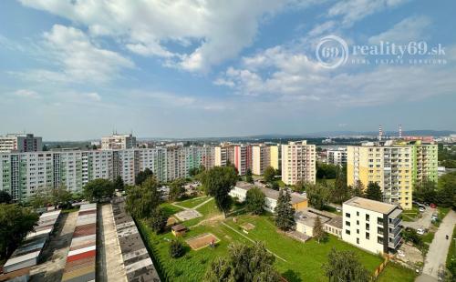 JAZERO - AMURSKÁ - 1 IZBOVÝ BYT/GARSÓNKA S LODŽIOU, PO REKONŠTRUKCII.