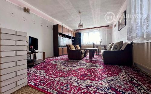 NIŽNÁ MYŠĽA - 5 IZBOVÝ RD VÝBORNÝ STAV, POZEMOK  640 M2.