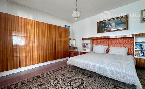 NIŽNÁ MYŠĽA - 5 IZBOVÝ RD VÝBORNÝ STAV, POZEMOK  640 M2.