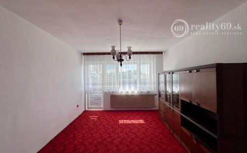 NIŽNÁ MYŠĽA - 5 IZBOVÝ RD VÝBORNÝ STAV, POZEMOK  640 M2.