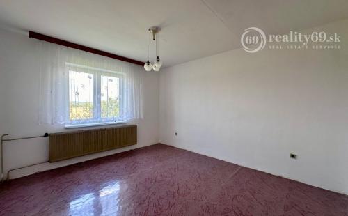 NIŽNÁ MYŠĽA - 5 IZBOVÝ RD VÝBORNÝ STAV, POZEMOK  640 M2.