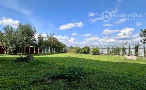 NIŽNÁ MYŠĽA - 5 IZBOVÝ RD VÝBORNÝ STAV, POZEMOK  640 M2.