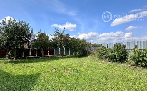 NIŽNÁ MYŠĽA - 5 IZBOVÝ RD VÝBORNÝ STAV, POZEMOK  640 M2.