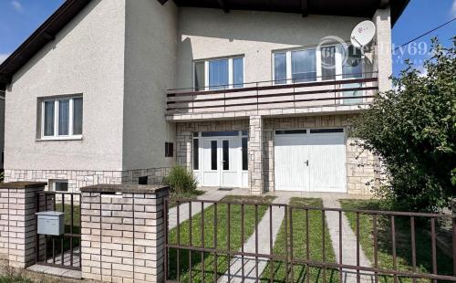 NIŽNÁ MYŠĽA - 5 IZBOVÝ RD VÝBORNÝ STAV, POZEMOK  640 M2.