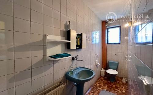 NIŽNÁ MYŠĽA - 5 IZBOVÝ RD VÝBORNÝ STAV, POZEMOK  640 M2.