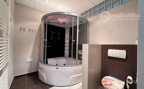 JUH - BLESKOVÁ POSCHODOVÝ RDV TOP LOKALITE BÝVANIE - PODNIKANIE.