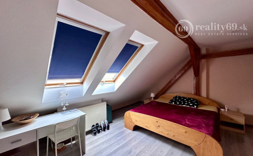 JUH - BLESKOVÁ POSCHODOVÝ RDV TOP LOKALITE BÝVANIE - PODNIKANIE.