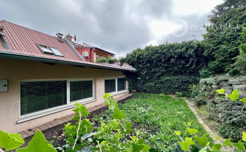 JUH - BLESKOVÁ POSCHODOVÝ RDV TOP LOKALITE BÝVANIE - PODNIKANIE.