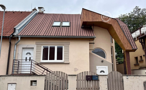 JUH - BLESKOVÁ POSCHODOVÝ RDV TOP LOKALITE BÝVANIE - PODNIKANIE.