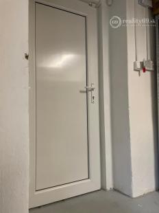 OPÁTSKE - NEBYTOVÝ PRIESTOR VÝMERA 71 M2, VODA, ELEKTRINA, KÚRENIE.