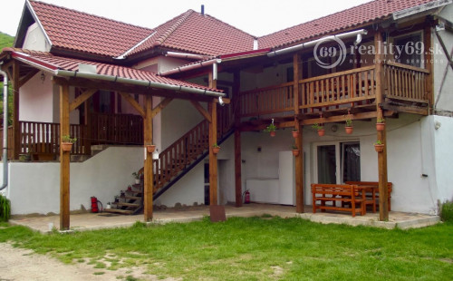 MAĎARSKO - SZOGLIGET PENZIÓN, REŠTAURÁCIA, SAUNA, VÍRIVKA, BAZÉN V TOP LOKALITE S TERASOU A GARÁŽOU.