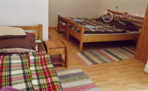 MAĎARSKO - SZOGLIGET PENZIÓN, REŠTAURÁCIA, SAUNA, VÍRIVKA, BAZÉN V TOP LOKALITE S TERASOU A GARÁŽOU.