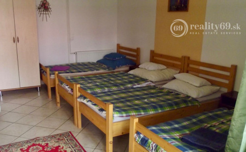 MAĎARSKO - SZOGLIGET PENZIÓN, REŠTAURÁCIA, SAUNA, VÍRIVKA, BAZÉN V TOP LOKALITE S TERASOU A GARÁŽOU.