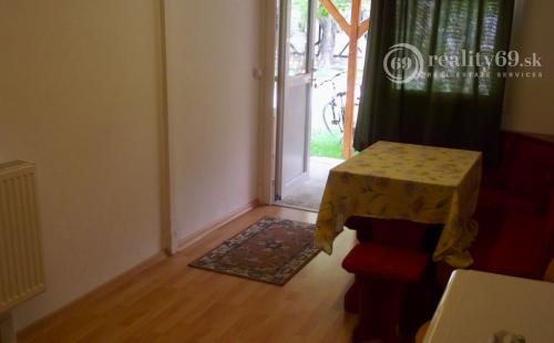 MAĎARSKO - SZOGLIGET PENZIÓN, REŠTAURÁCIA, SAUNA, VÍRIVKA, BAZÉN V TOP LOKALITE S TERASOU A GARÁŽOU.