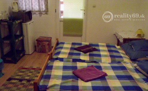 MAĎARSKO - SZOGLIGET PENZIÓN, REŠTAURÁCIA, SAUNA, VÍRIVKA, BAZÉN V TOP LOKALITE S TERASOU A GARÁŽOU.