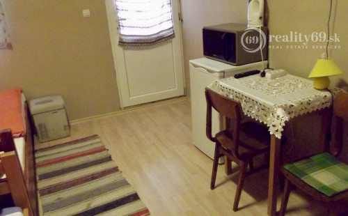 MAĎARSKO - SZOGLIGET PENZIÓN, REŠTAURÁCIA, SAUNA, VÍRIVKA, BAZÉN V TOP LOKALITE S TERASOU A GARÁŽOU.