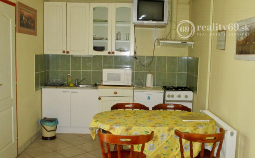 MAĎARSKO - SZOGLIGET PENZIÓN, REŠTAURÁCIA, SAUNA, VÍRIVKA, BAZÉN V TOP LOKALITE S TERASOU A GARÁŽOU.