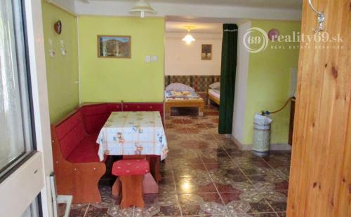 MAĎARSKO - SZOGLIGET PENZIÓN, REŠTAURÁCIA, SAUNA, VÍRIVKA, BAZÉN V TOP LOKALITE S TERASOU A GARÁŽOU.