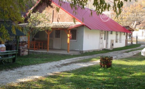 MAĎARSKO - SZOGLIGET PENZIÓN, REŠTAURÁCIA, SAUNA, VÍRIVKA, BAZÉN V TOP LOKALITE S TERASOU A GARÁŽOU.