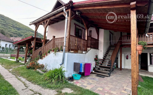 MAĎARSKO - SZOGLIGET PENZIÓN, REŠTAURÁCIA, SAUNA, VÍRIVKA, BAZÉN V TOP LOKALITE S TERASOU A GARÁŽOU.