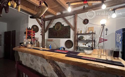 MAĎARSKO - SZOGLIGET PENZIÓN, REŠTAURÁCIA, SAUNA, VÍRIVKA, BAZÉN V TOP LOKALITE S TERASOU A GARÁŽOU.