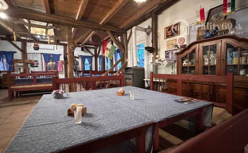 MAĎARSKO - SZOGLIGET PENZIÓN, REŠTAURÁCIA, SAUNA, VÍRIVKA, BAZÉN V TOP LOKALITE S TERASOU A GARÁŽOU.