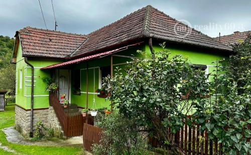 MAĎARSKO - SZIN - 2 IZBOVÝ RODINNÝ DOM, POZEMOK 1300 M2.