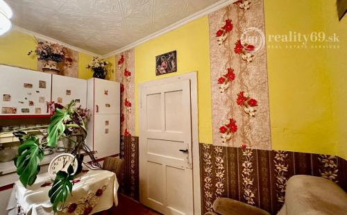 MAĎARSKO - SZIN - 2 IZBOVÝ RODINNÝ DOM, POZEMOK 1300 M2.