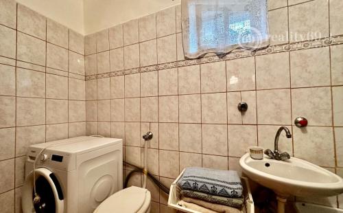 MAĎARSKO - SZIN - 2 IZBOVÝ RODINNÝ DOM, POZEMOK 1300 M2.