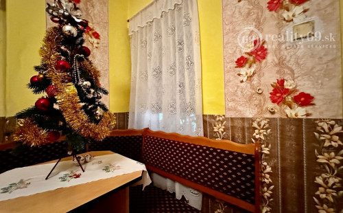 MAĎARSKO - SZIN - 2 IZBOVÝ RODINNÝ DOM, POZEMOK 1300 M2.