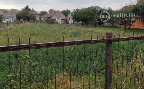 MAĎARSKO - SÁROSPATAK STAVEBNÝ POZEMOK V BLÍZKOSTI KÚPALISKA.