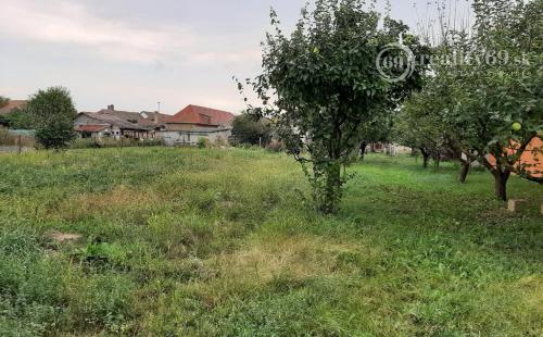 MAĎARSKO - SÁROSPATAK STAVEBNÝ POZEMOK V BLÍZKOSTI KÚPALISKA.