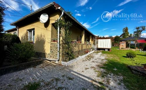 BRZOTÍN - MODERNE ZREKONŠTRUOVANÝ 4 IZBOVÝ GAZDOVSKÝ DOM