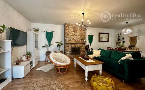 BRZOTÍN - MODERNE ZREKONŠTRUOVANÝ 4 IZBOVÝ GAZDOVSKÝ DOM