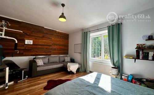 BRZOTÍN - MODERNE ZREKONŠTRUOVANÝ 4 IZBOVÝ GAZDOVSKÝ DOM